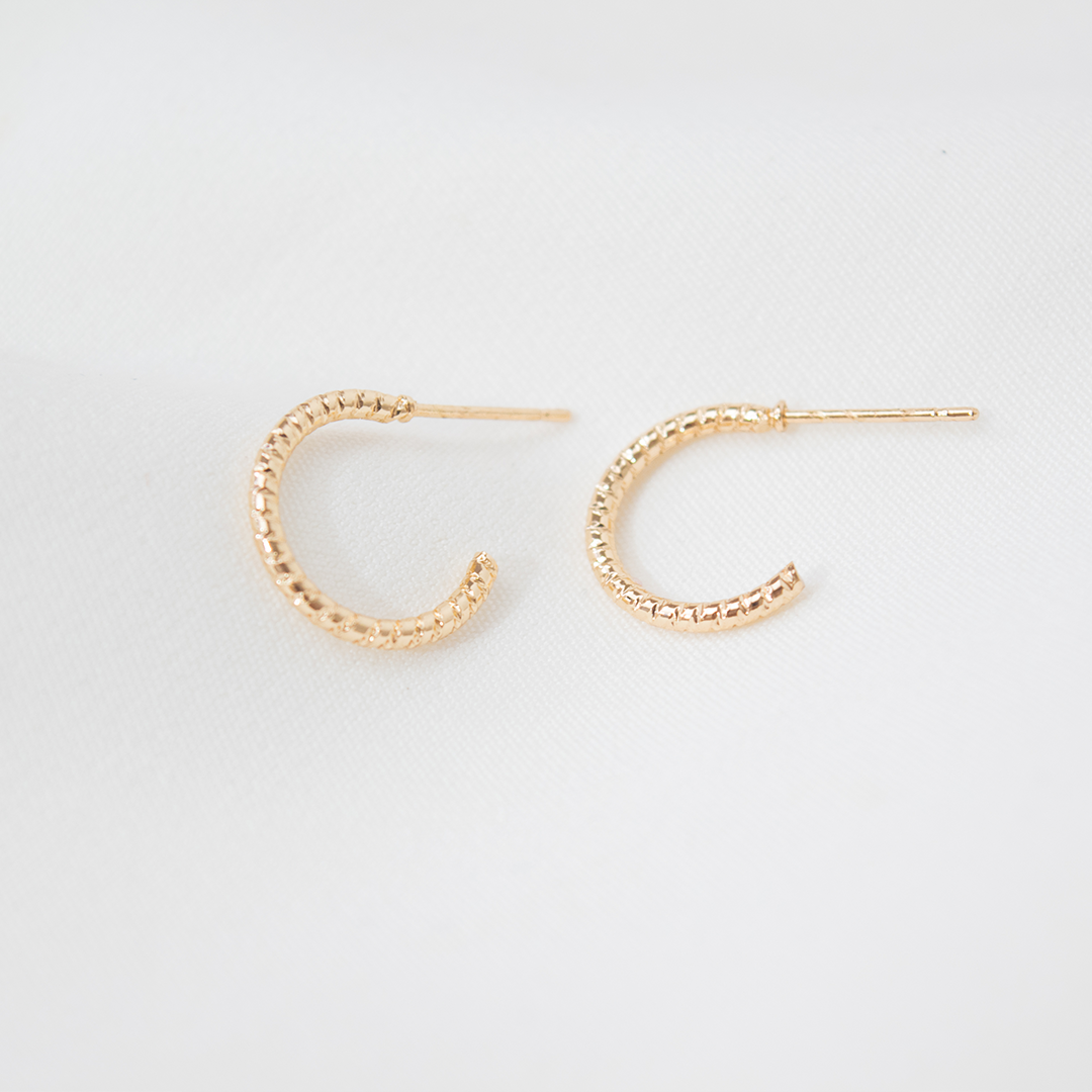 Brinco Argola Texturizada com Riscos Ouro 18K