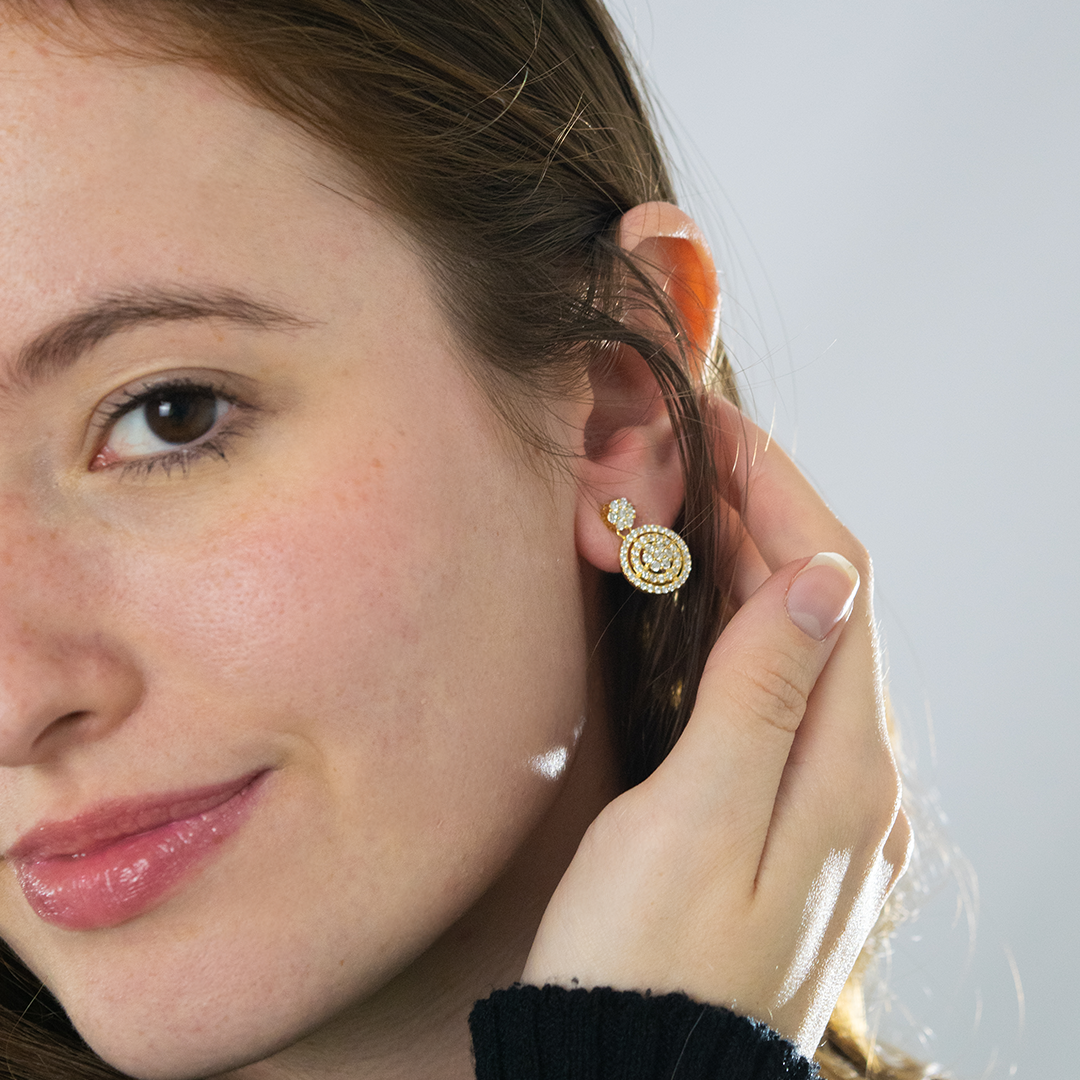 Brinco Círculo com Duas Fileiras e Flor Ouro 18K