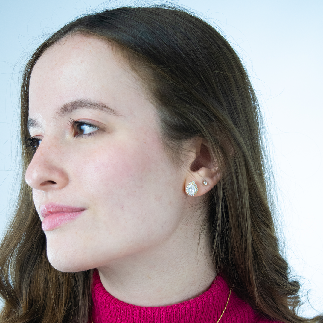 Brinco Gota com Contorno em Micro Zircônias Ouro 18K