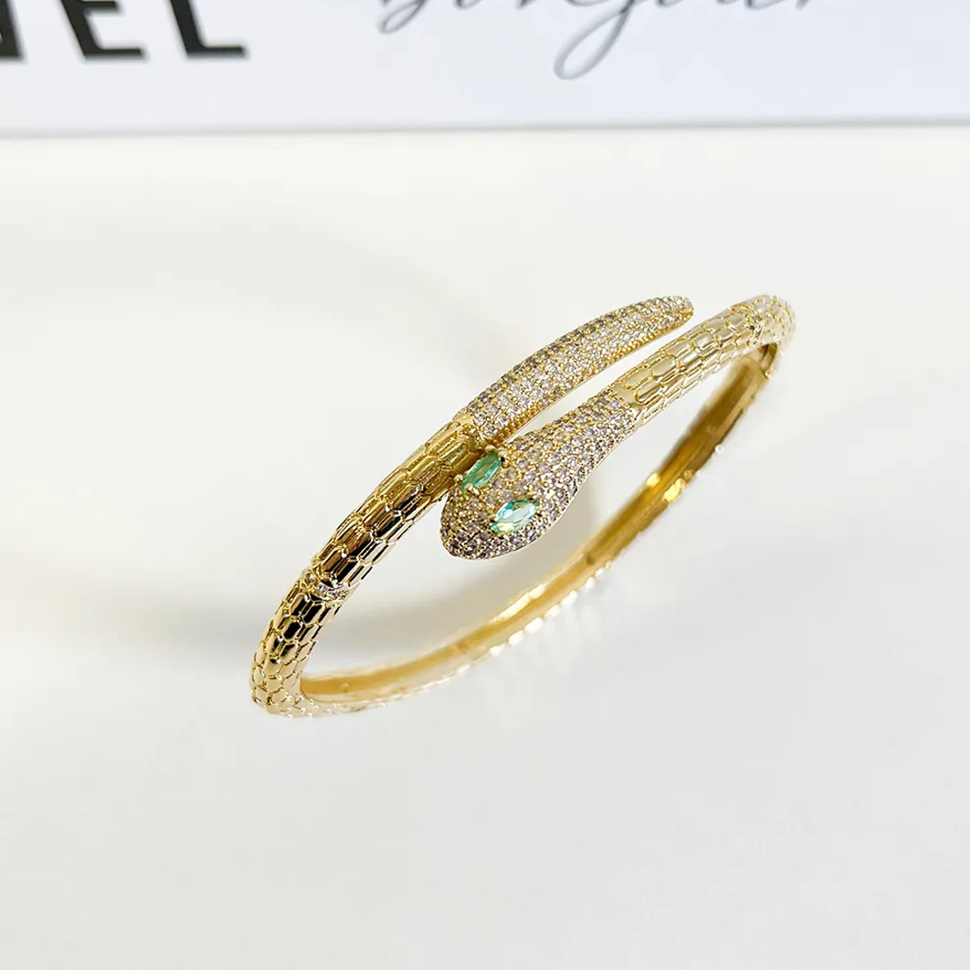 Bracelete Texturizado de Cobra com Micro Zircônias Semijoia Ouro 18K