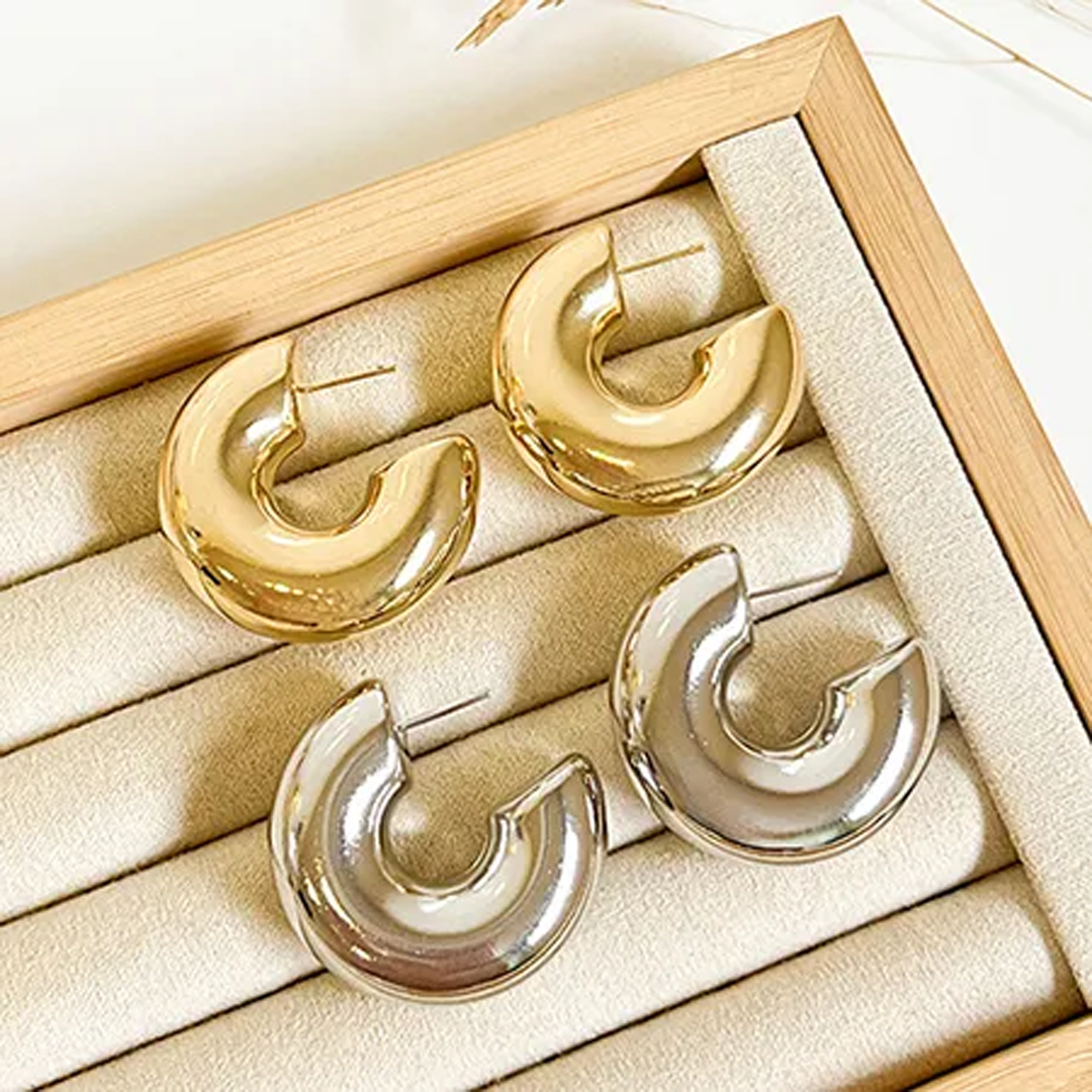 Brinco Argola de Tubo Lisa Grande Semijoia Ouro 18K