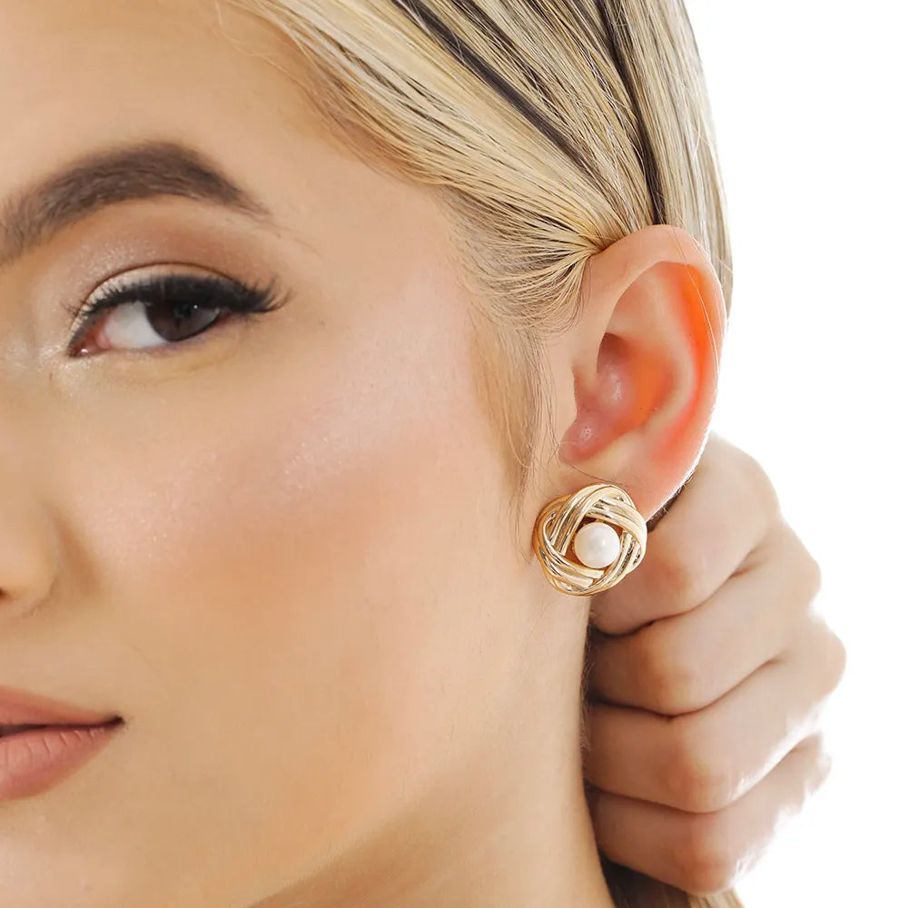 Brinco Entrelaçado com Pérola Central Ouro 18K