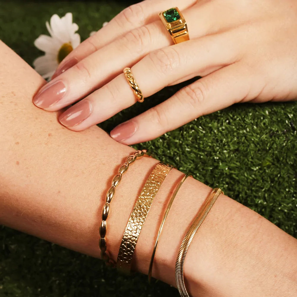 Bracelete Fio com Esfera na Ponta Ouro 18K