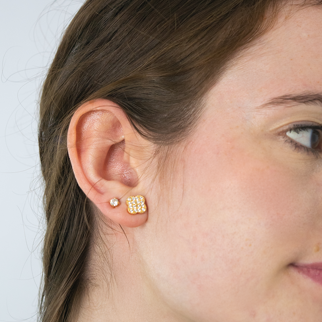 Brinco Argola Trevo e Ponto de Luz Ouro 18K