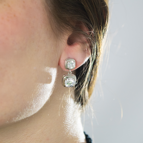 Brinco Dois Quadrados com Zircônias Ródio Branco