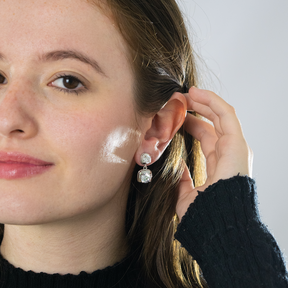 Brinco Dois Quadrados com Zircônias Ródio Branco