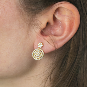 Brinco Círculo com Duas Fileiras e Flor Ouro 18K