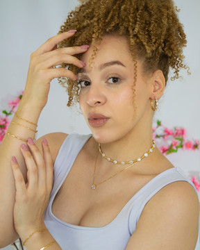 Colar Choker Nylon Pérola Amassada com Pingentes ABS Ouro 18K