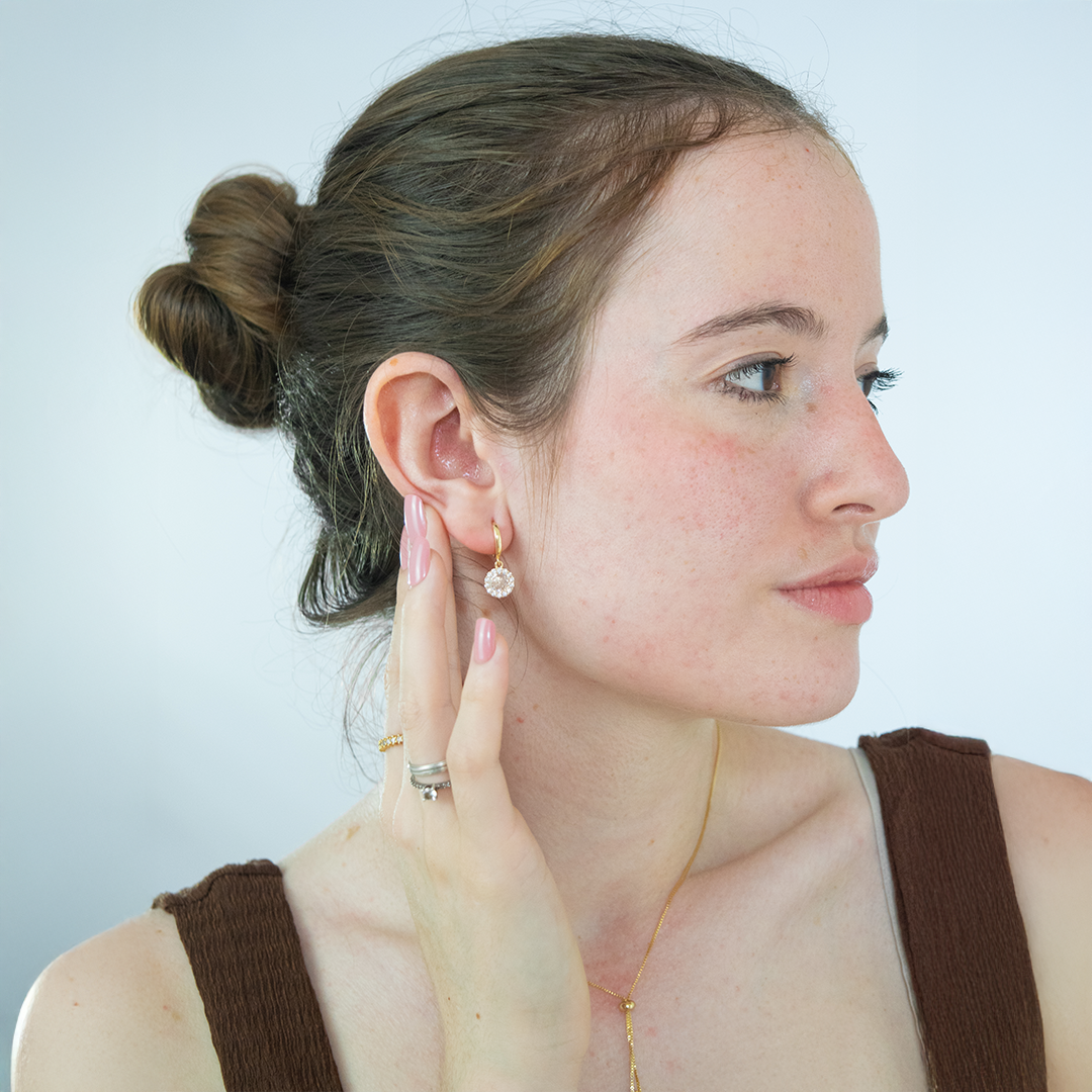 Brinco Argola Círculo Contorno Cravejado Ouro 18K