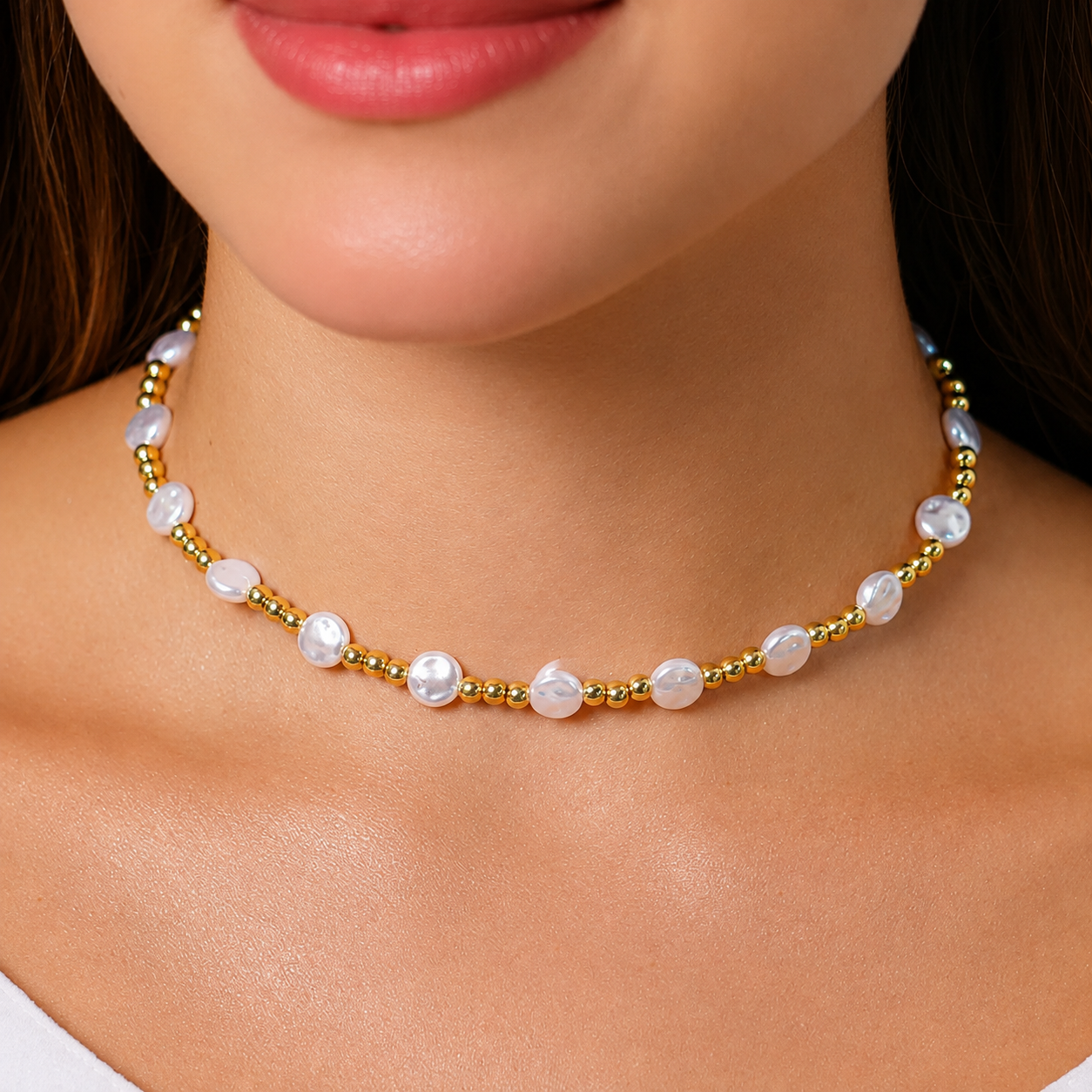 Colar Choker Nylon Pérola Amassada com Pingentes ABS Ouro 18K