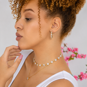 Colar Choker Nylon Pérola Amassada com Pingentes ABS Ouro 18K