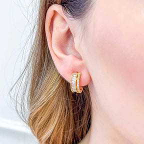 Brinco Argola Uma Fileira de Zircônias Baguete