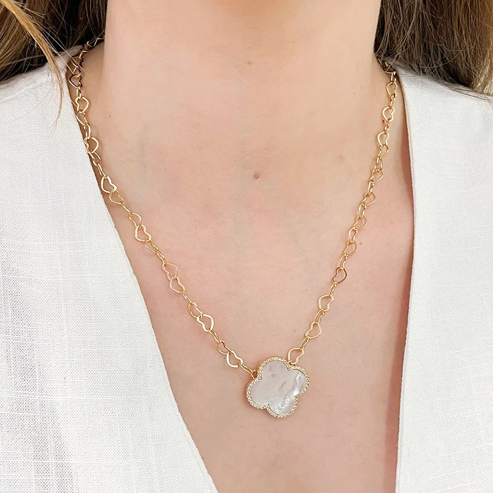 Colar Inspiração Elos Corações com Trevo Madre Pérola Ouro 18K